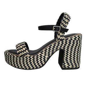 NWT Universal Threads Madeline Platform Chunky Sandal Heels BW Chevron Size 7.5
